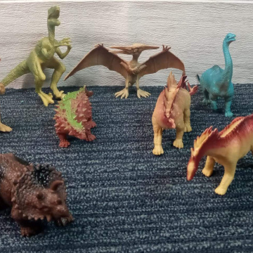 JU133	Juguete SET DE 8 DINOSAURIOS DE PVC (EN BOLSA)