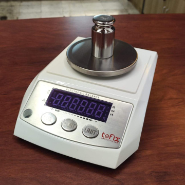 H101	Balanza Mesa Laboratorio 1000g/0.01g 10cm*15cm (Con Tapa) 220V