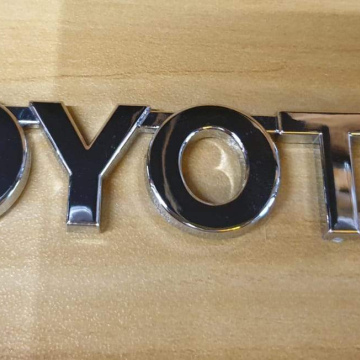 L063	Vehicular Emblema Toyota Trasera Letra "TOYOTA" 115*20mm