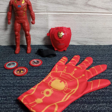 JU057	Juguete SET DE JUGUETES IRON MAN (FIGURA+RELOJ+GUANTE)