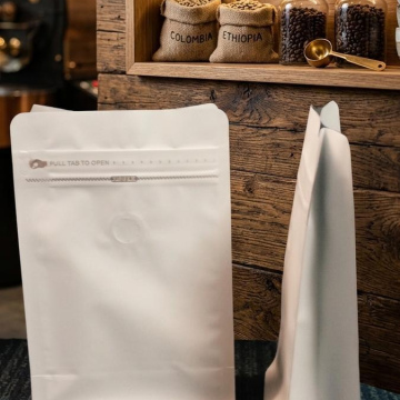 EMP21b	Empaque Bolsa Café 0.5 libra 13*20+7.0cm Blanco